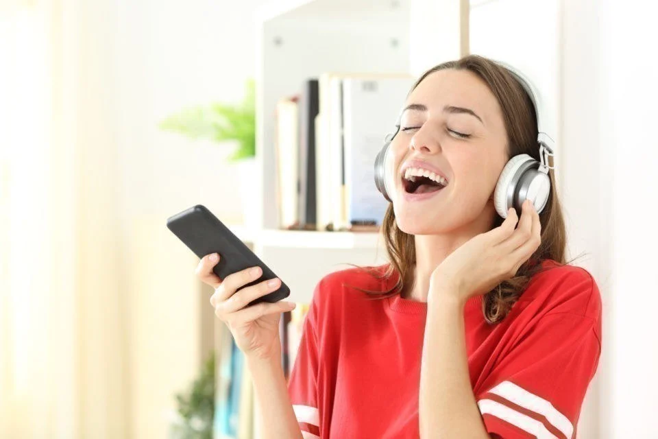 Comment retrouver une chanson en fredonnant facilement ?